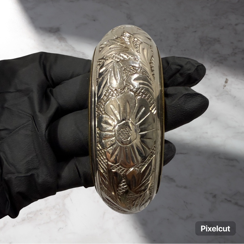 Vintage Floral Engraved Silver Bangle - Picture 1 of 9